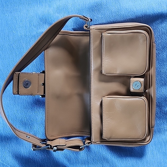 Michael Kors Colby Leather Shoulder Bag - Picture 4 of 6